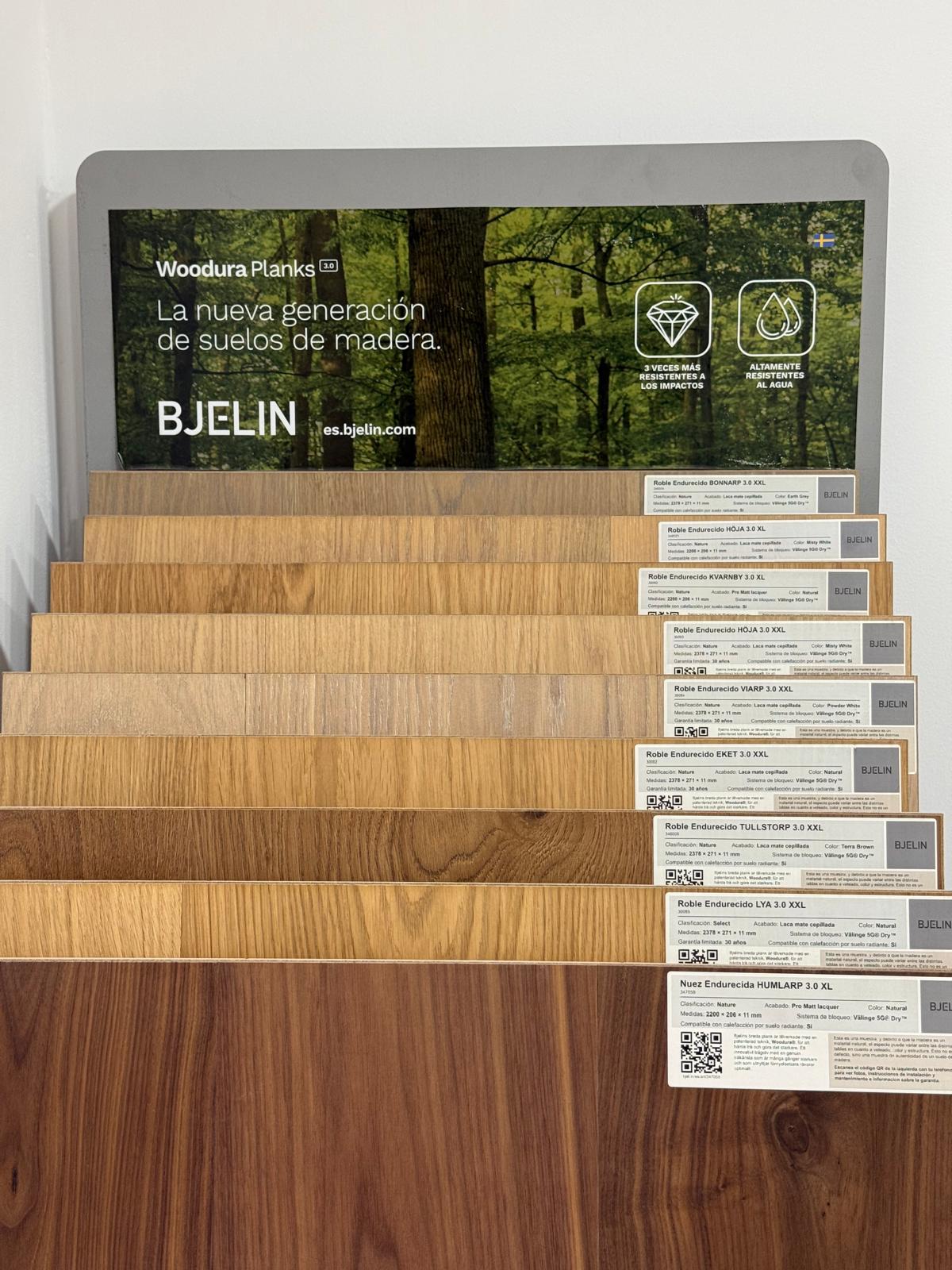 Muestras de parquet de roble y nogal endurecido BJELIN Woodura en Barcelona