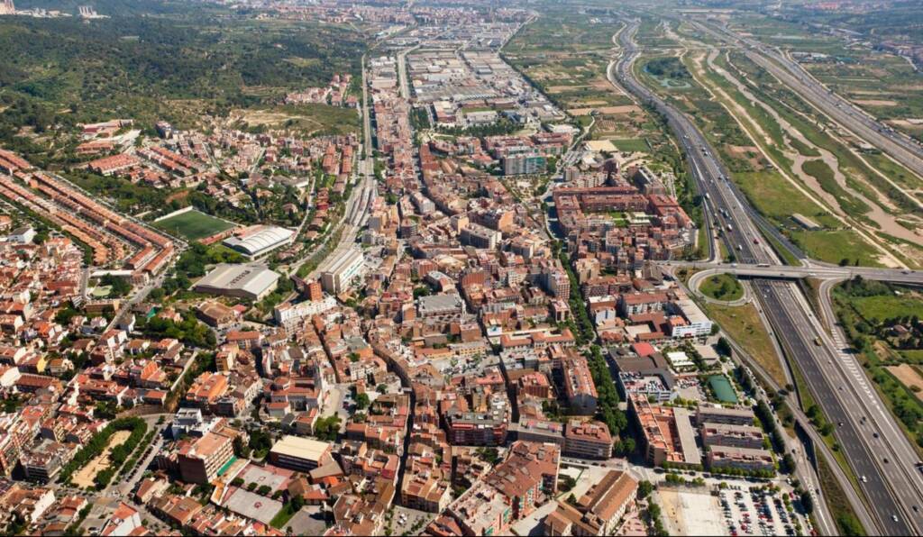 Puertas y parquets en Molins de Rei Molins de Rei: tradición, modernidad y calidad de vida en el Baix Llobregat Molins de Rei combina un alto nivel de servicios, conexión directa con Barcelona y un entorno privilegiado a orillas del río Llobregat.