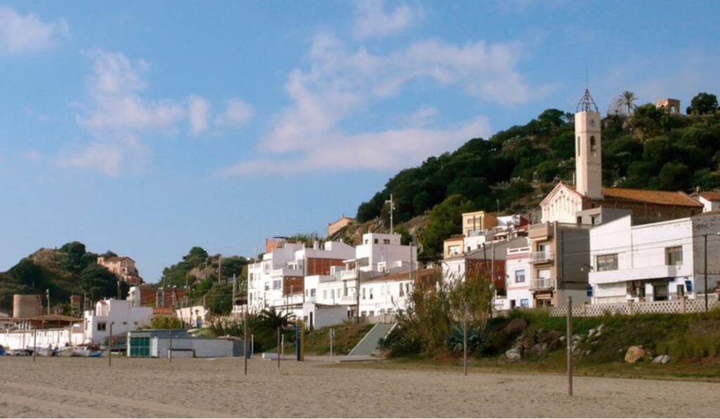 Puertas y parquets en Montgat Montgat: mar, historia y calidad de vida a las puertas del Maresme Montgat es un municipio con alto nivel de renta per cápita, ubicado en la entrada del Maresme y con excelente conexión con Barcelona.