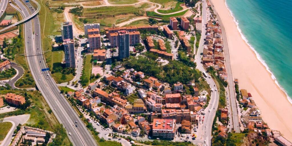 Puertas y parquets en Montgat
Montgat: mar, historia y calidad de vida a las puertas del Maresme
Montgat es un municipio con alto nivel de renta per cápita, ubicado en la entrada del Maresme y con excelente conexión con Barcelona.
