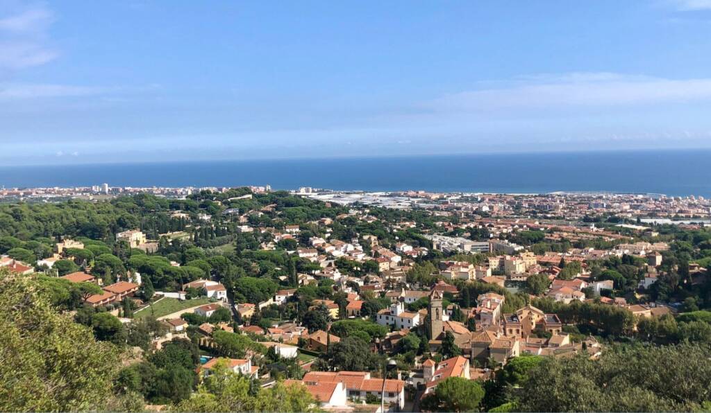Premià de Dalt: tradición, naturaleza y calidad de vida en el Maresme Premià de Dalt es un municipio con alto nivel de renta per cápita, situado en la falda de la Serralada Litoral y con vistas privilegiadas al Mediterráneo. Puertas y parquets en Premià de Dalt