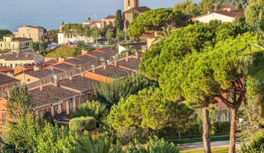Puertas y parquets en Sant Vicenç del Montalt
Sant Vicenç de Montalt: exclusividad mediterránea entre mar y montaña
Sant Vicenç de Montalt es uno de los municipios con mayor renta per cápita de Cataluña, rodeado de naturaleza y con vistas privilegiadas al Mediterráneo.