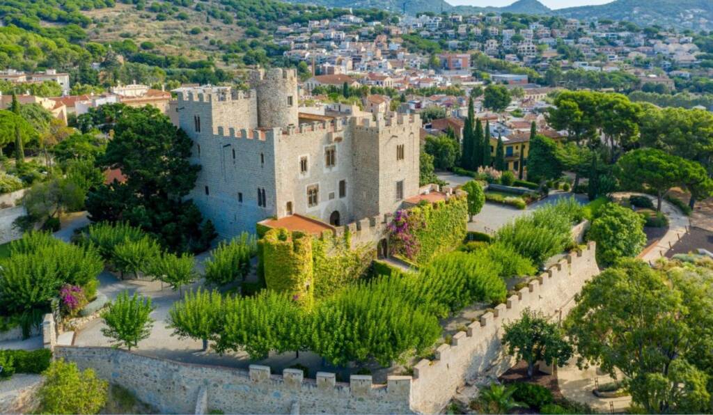 Puertas y parquets en Vilassar de Dalt Vilassar de Dalt: tradición, modernismo y calidad de vida en el Maresme Vilassar de Dalt es un municipio con alto nivel de renta per cápita, situado en el Maresme y reconocido por su historia, cultura y cercanía a Barcelona.