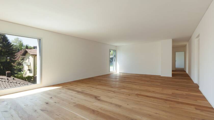 Descubre las diferencias entre parquet natural y suelo laminado, sus ventajas, precios, resistencia y cuál conviene más para tu vivienda en El Prat.